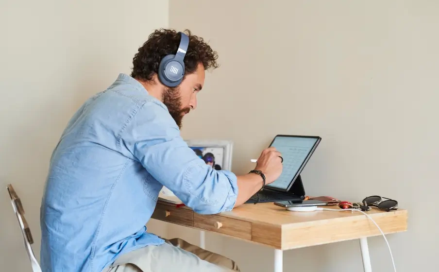 JBL 760NC wireless headphones with ANC feature