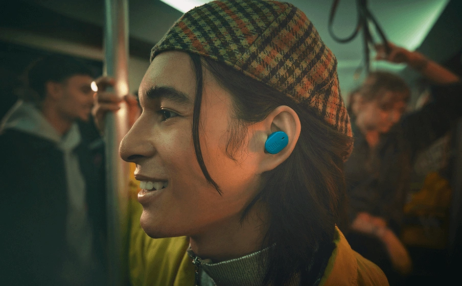 JBL Tune Buds 2 lifestyle image for music listening